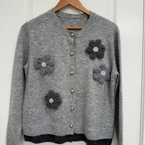 TED BAKER Floral Embellished Layered Hem
Cardigan Gray Floral Appliqué Knit SZ L